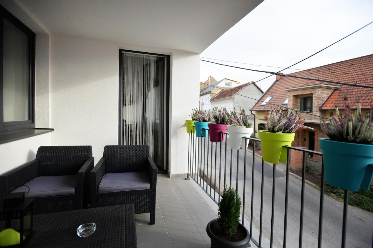 One Luxury Suites Έγκερ Εξωτερικό φωτογραφία