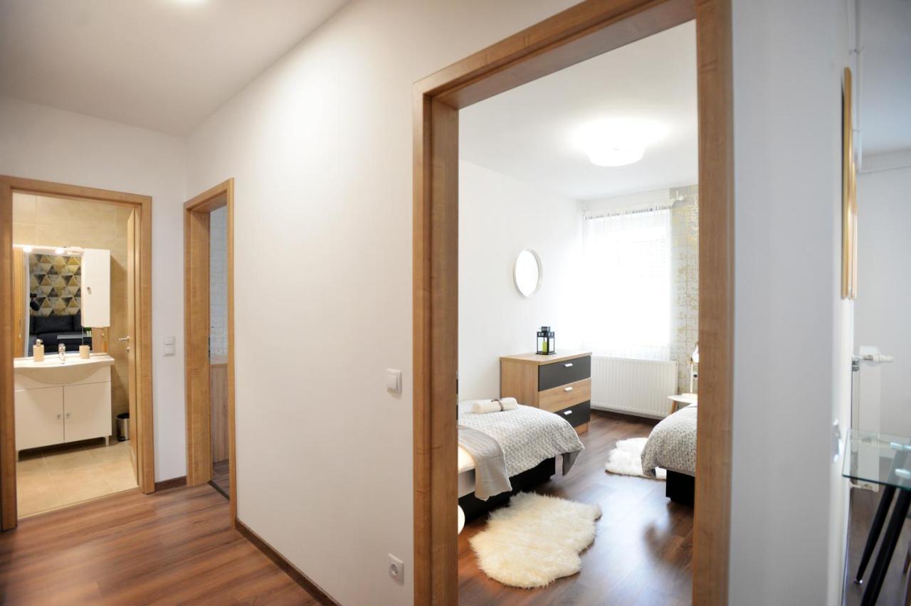 One Luxury Suites Έγκερ Εξωτερικό φωτογραφία