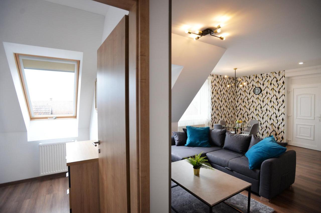 One Luxury Suites Έγκερ Εξωτερικό φωτογραφία