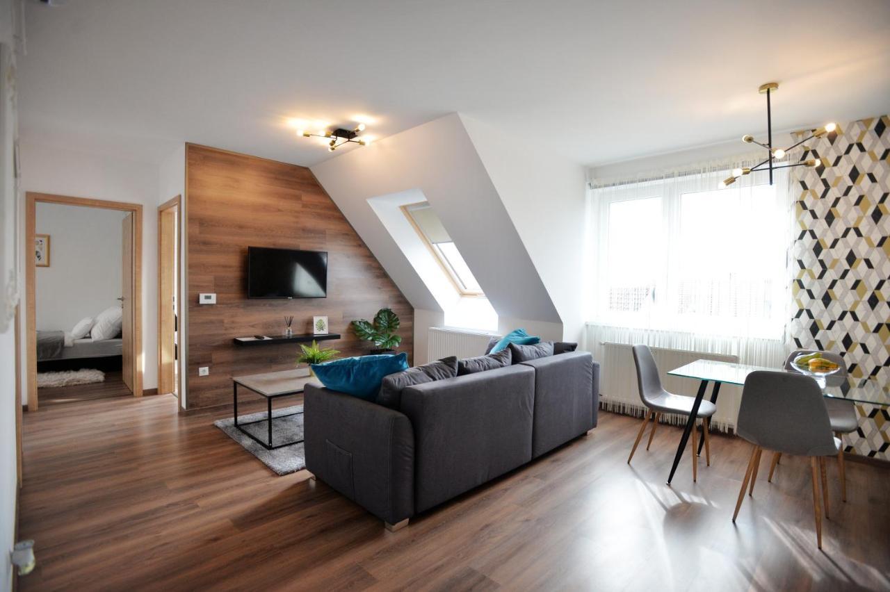 One Luxury Suites Έγκερ Εξωτερικό φωτογραφία