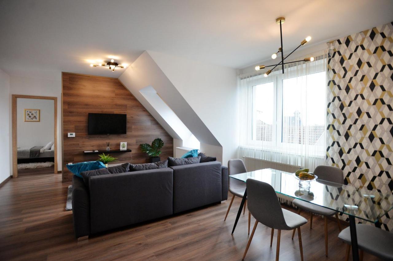 One Luxury Suites Έγκερ Εξωτερικό φωτογραφία
