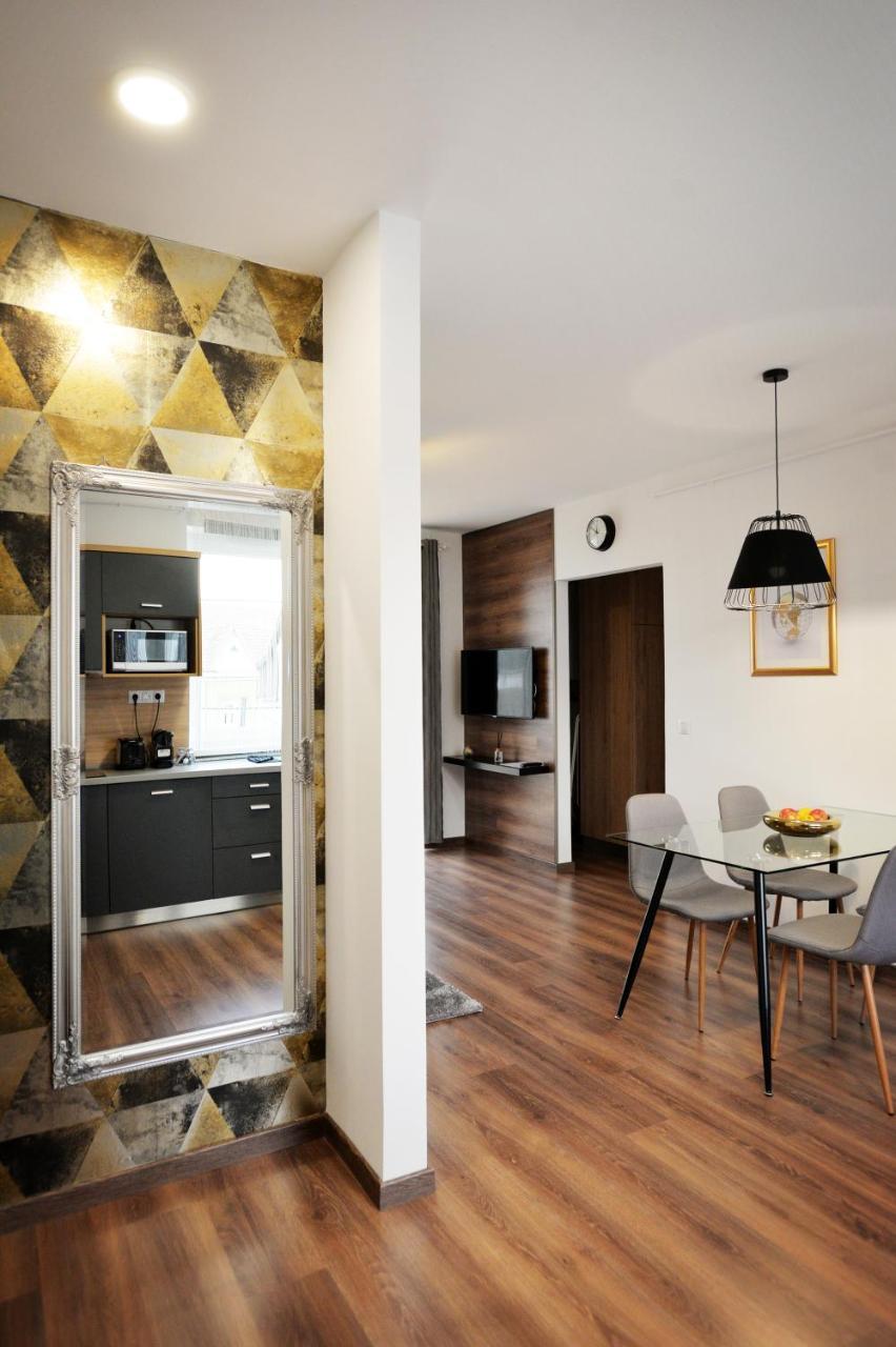 One Luxury Suites Έγκερ Εξωτερικό φωτογραφία