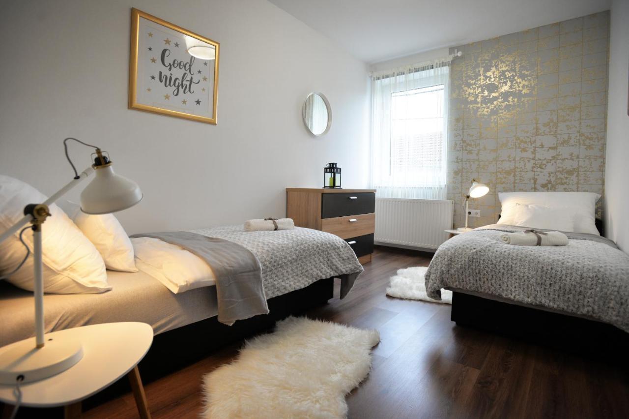 One Luxury Suites Έγκερ Εξωτερικό φωτογραφία