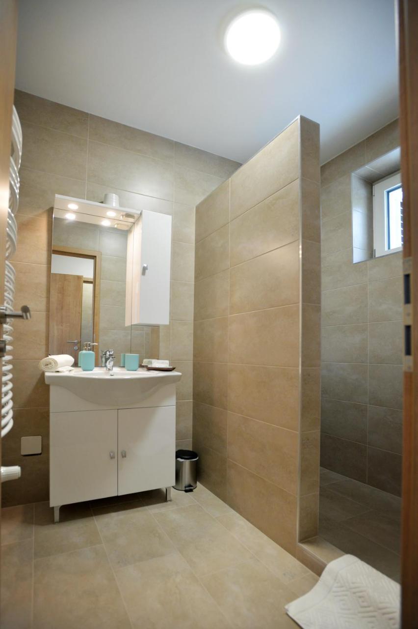 One Luxury Suites Έγκερ Εξωτερικό φωτογραφία