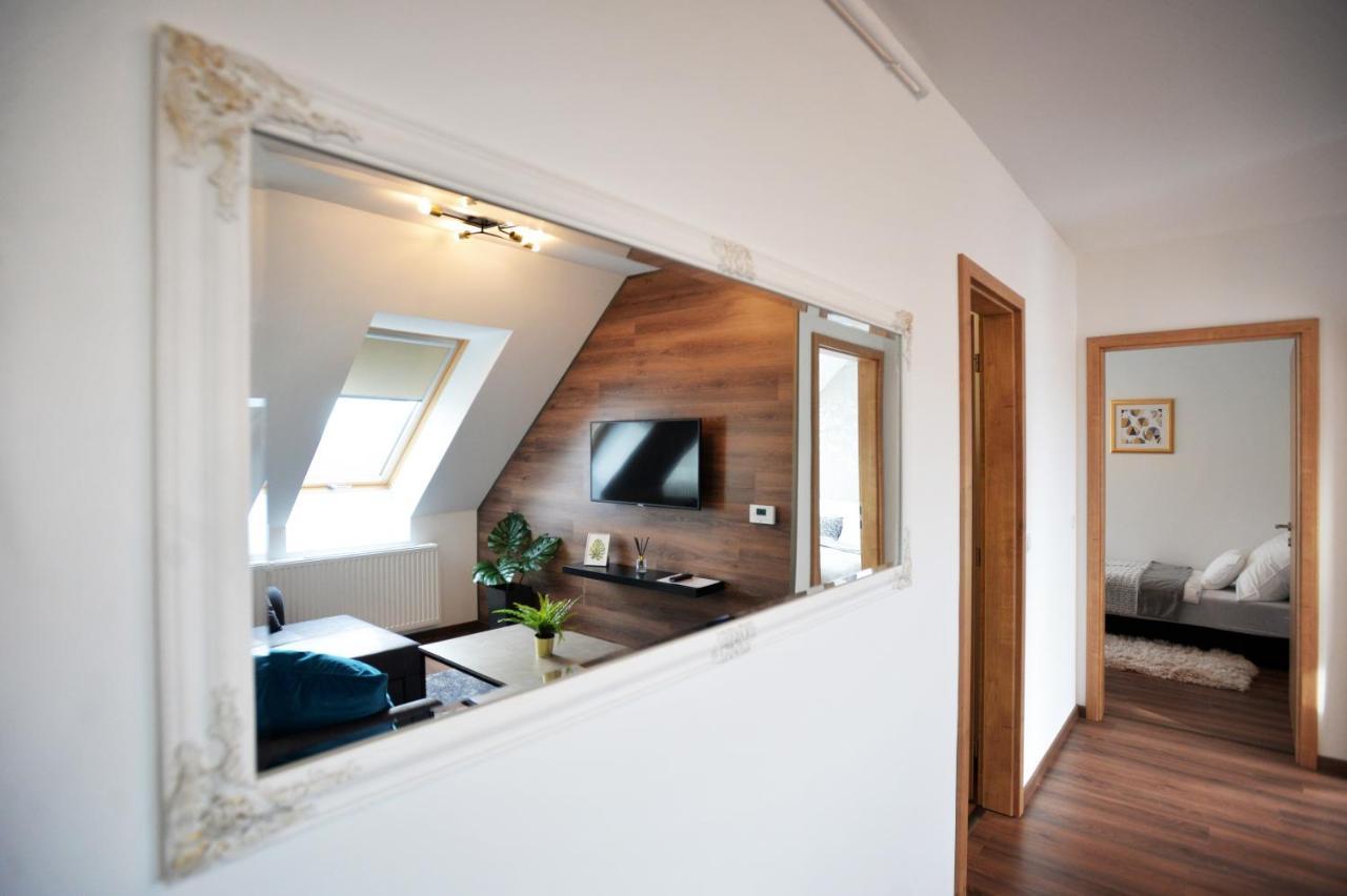 One Luxury Suites Έγκερ Εξωτερικό φωτογραφία