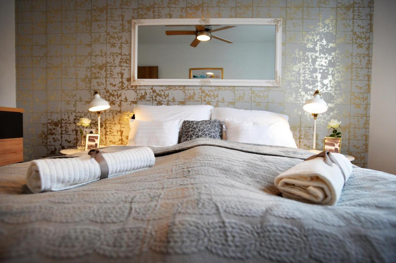 One Luxury Suites Έγκερ Εξωτερικό φωτογραφία