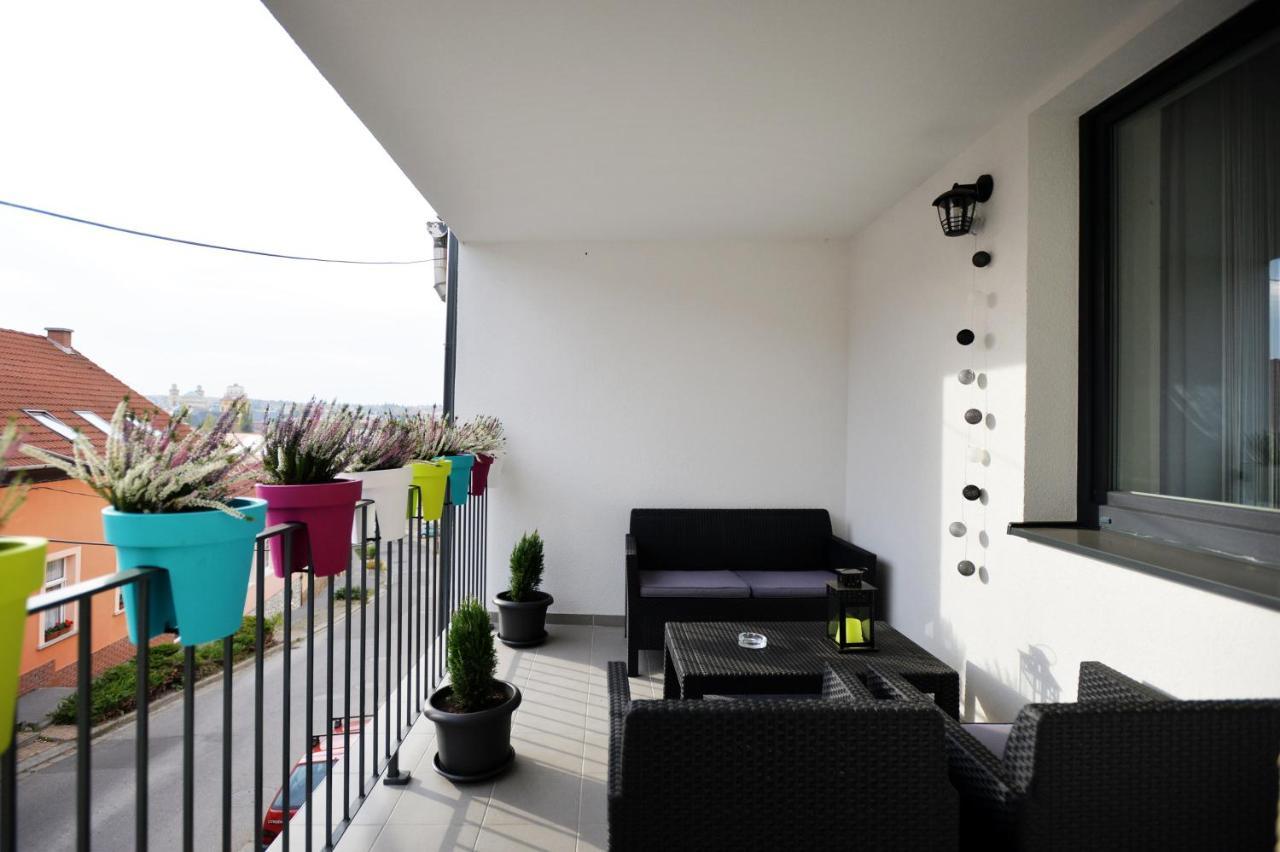 One Luxury Suites Έγκερ Εξωτερικό φωτογραφία