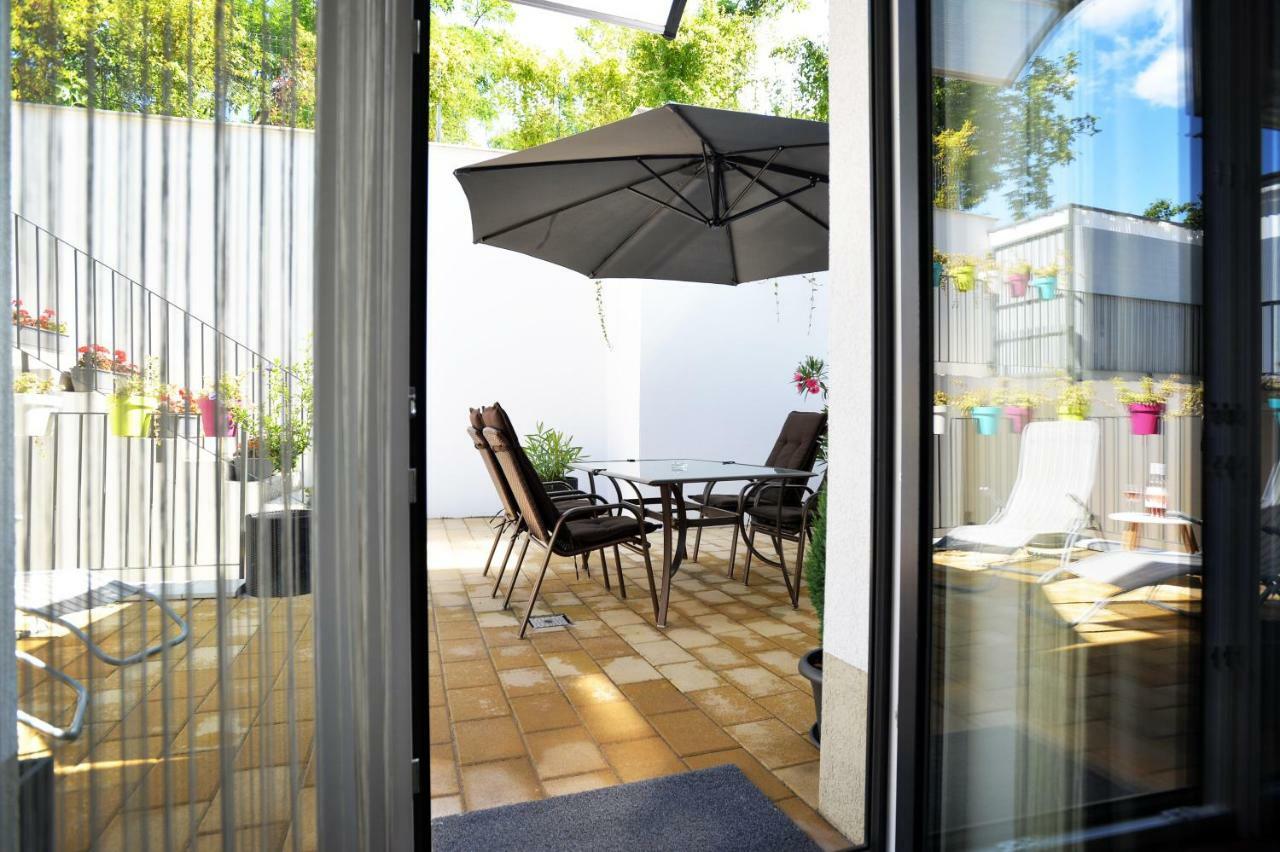 One Luxury Suites Έγκερ Εξωτερικό φωτογραφία