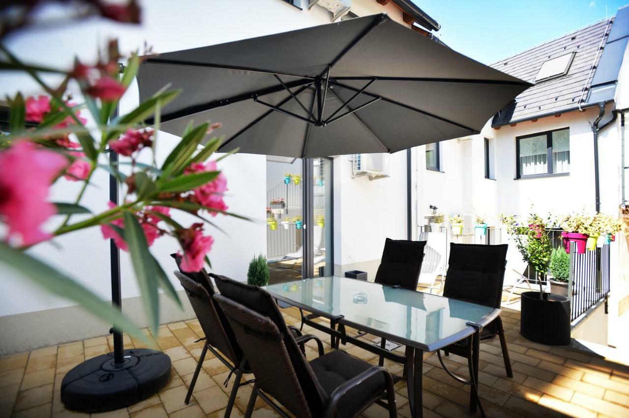 One Luxury Suites Έγκερ Εξωτερικό φωτογραφία